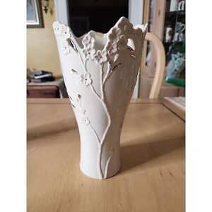 LENOX CHERRY BLOSSOM EMBOSSED RETICULATED FLOWERS VASE 9 1/2 Inches